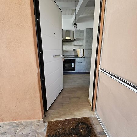 Casa Vacanze Dragona 15 Min Fco 10 Min Ostia Acilia Buitenkant foto