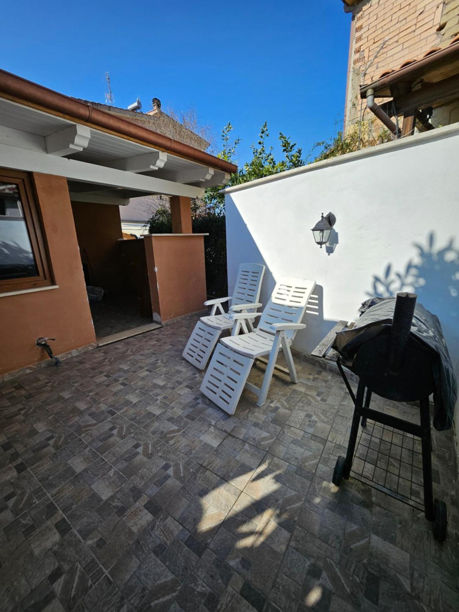 Casa Vacanze Dragona 15 Min Fco 10 Min Ostia Acilia Buitenkant foto