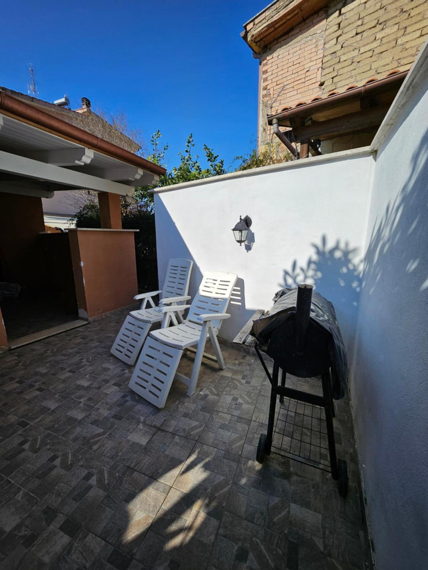 Casa Vacanze Dragona 15 Min Fco 10 Min Ostia Acilia Buitenkant foto